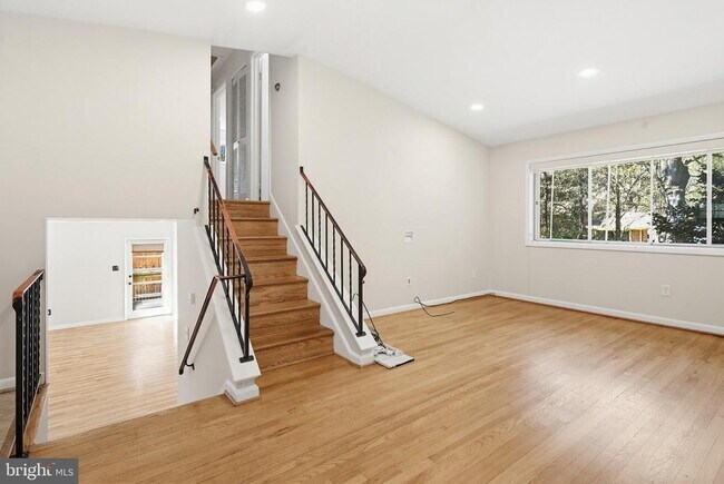 Building Photo - 9717 Hedin Dr