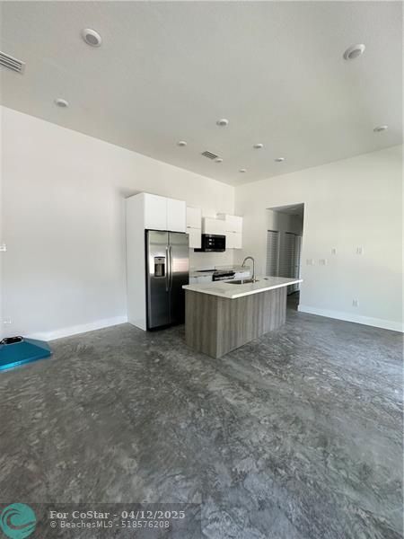 Building Photo - 1305 N 58th Ave
