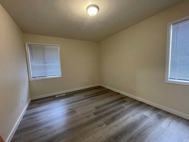 Building Photo - Now renting 3 bedroom House