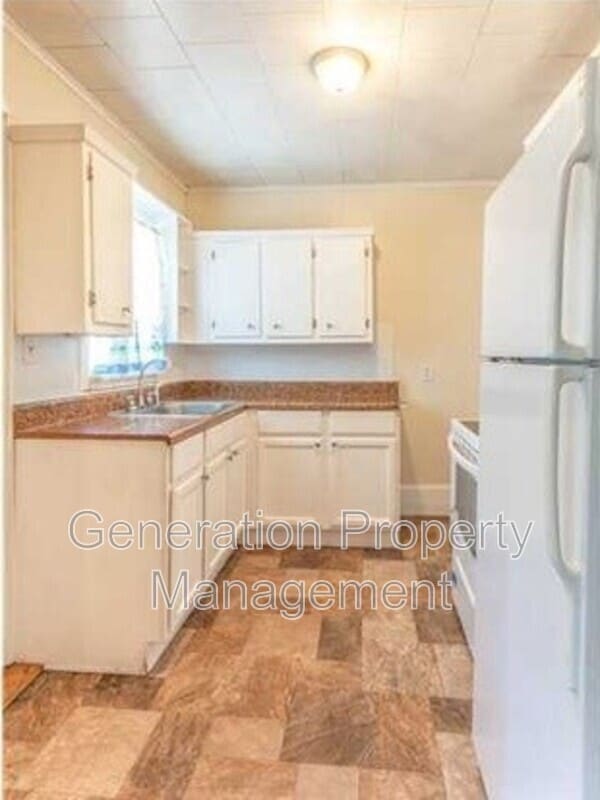 Building Photo - 3609 Ridgeside Rd