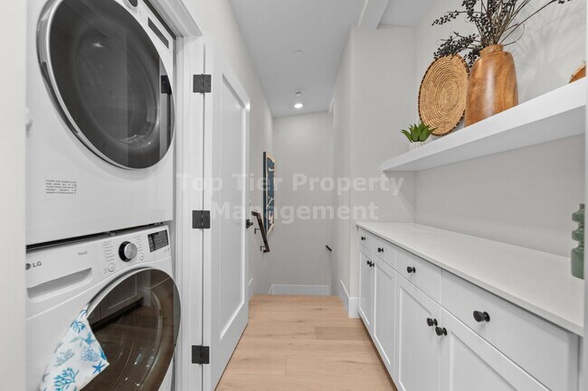 Building Photo - BRAND-NEW, FULLY-FURNISHED Luxury 3 bd / 3 ba Townhome in Coastal Carlsbad