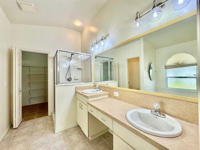 Building Photo - 22537 Roderick Dr