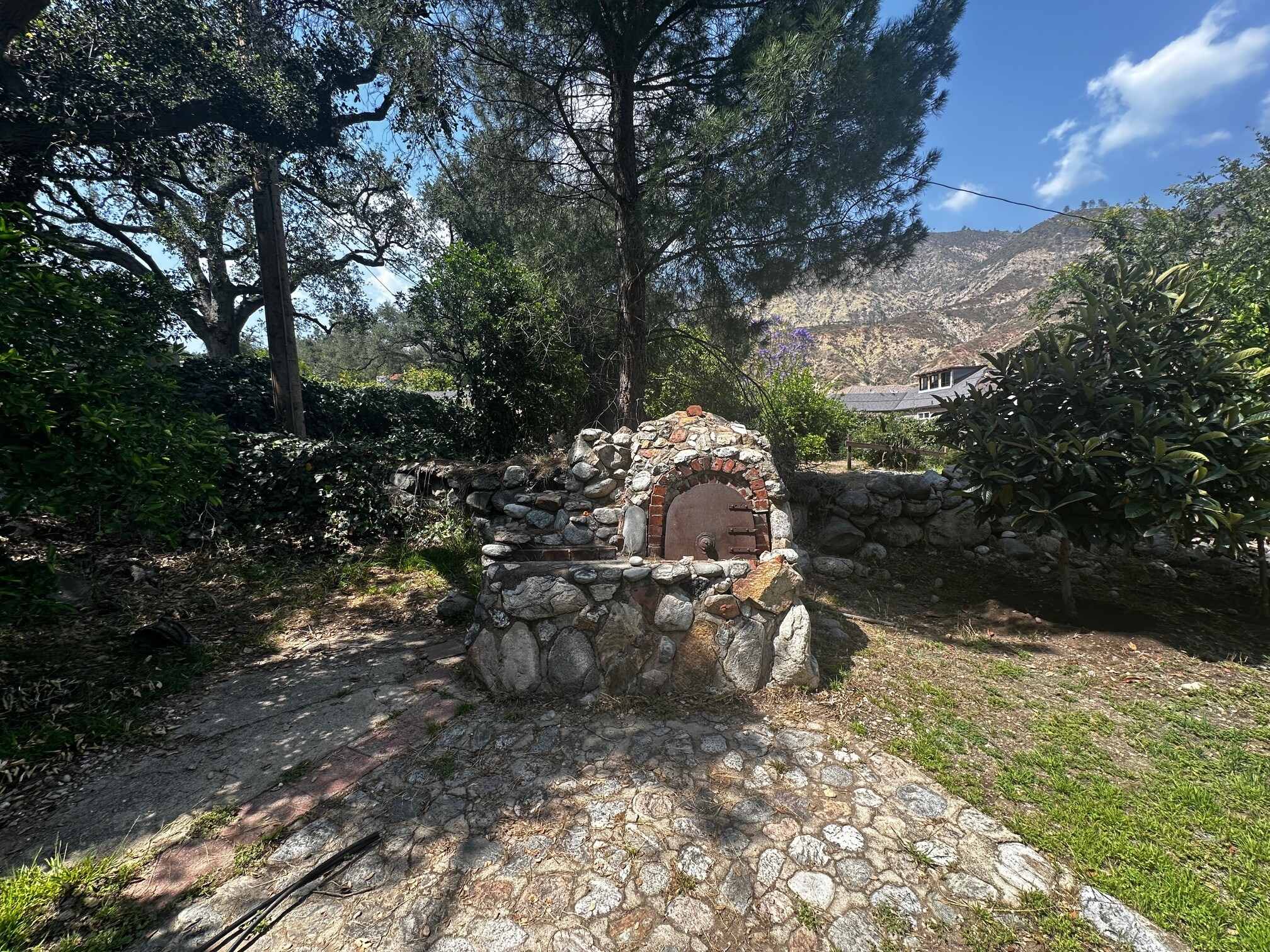 Building Photo - 2151 N Altadena Dr
