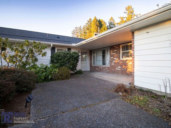 Building Photo - Charming 4 bedroom Rambler!