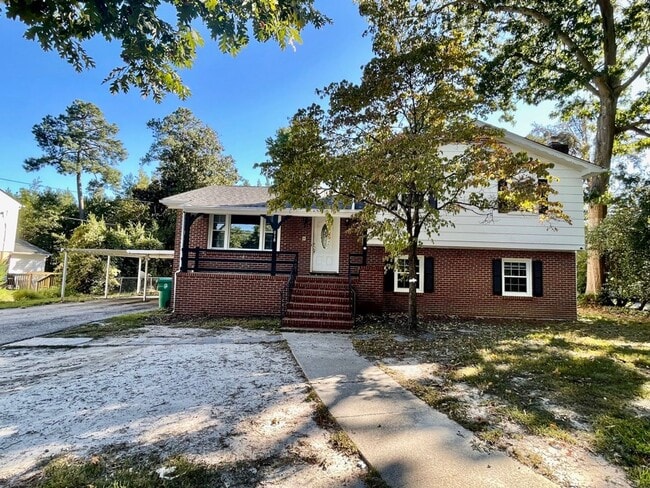 Building Photo - 818 S Park Dr