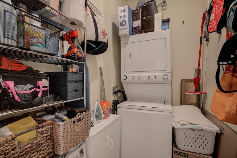 Building Photo - 215 7th St NE