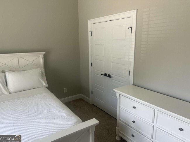 Building Photo - 100 Newport Ave