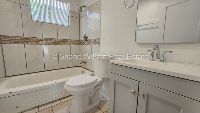 Building Photo - Move in special! 1/2 off the first month's rent!   Recently renovated 3 BR/ 1 BA home.  Big front...