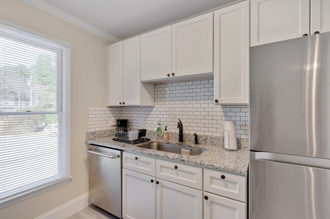 Building Photo - 2128 S Roxboro St