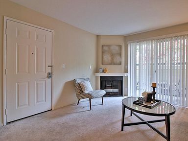 Building Photo - 2750 Somerset Park Cir