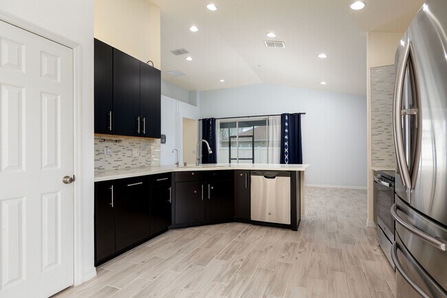 Building Photo - Swimming pool in Community here in this great 3 bdrm home!
