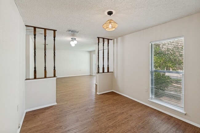 Building Photo - 16006 Eagleway St