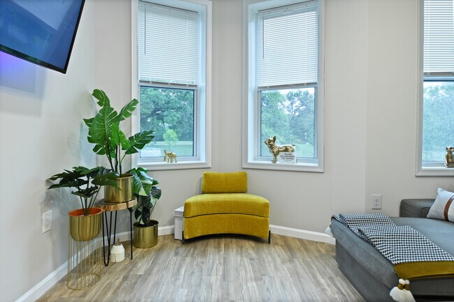 Building Photo - 3022 Auchentoroly Ter