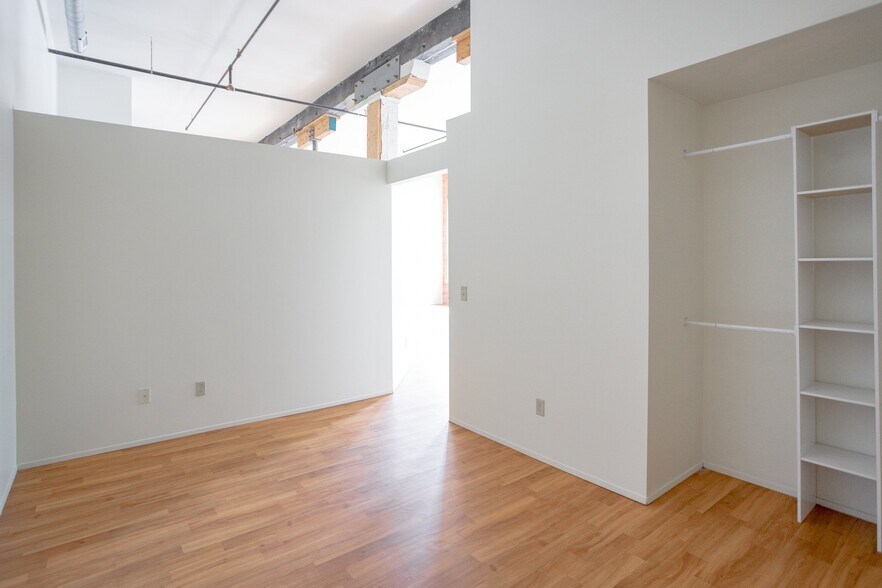 Building Photo - 6200 2nd Ave