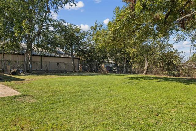 Building Photo - 303 N Delphine St