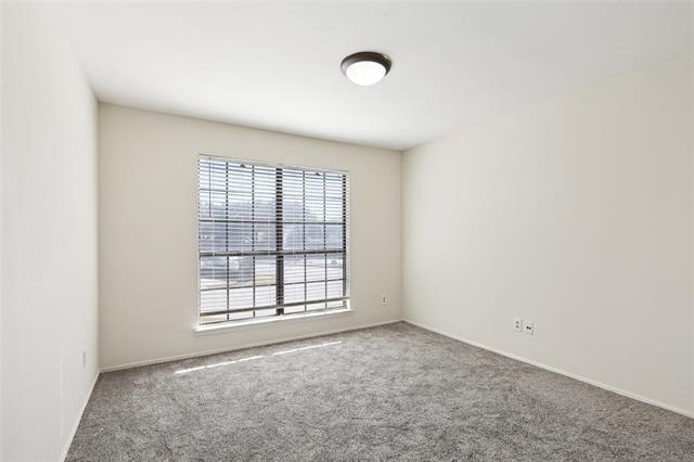 Building Photo - 322 W Harwood Rd