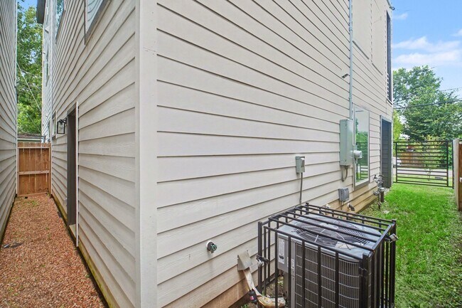 Building Photo - 4310 Alice St