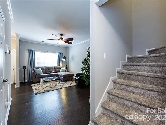 Building Photo - 1265 E Woodlawn Rd