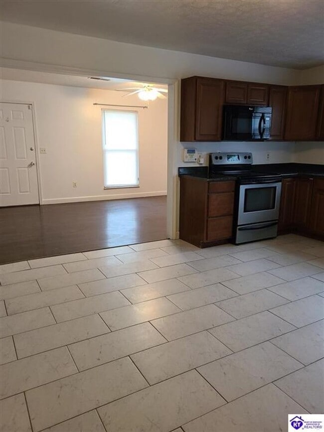 Building Photo - 1506 W Elm Rd