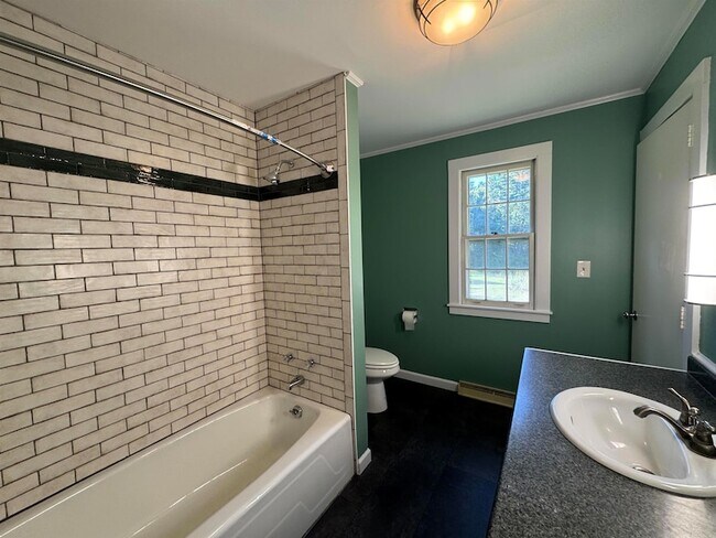 Building Photo - 473 Hapgood Pond Rd