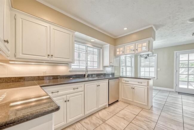 Building Photo - 3710 Linkview Dr