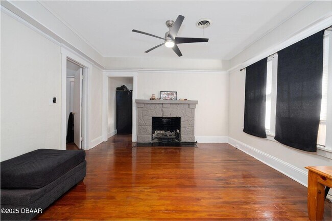 Building Photo - 121 Bellevue Ave