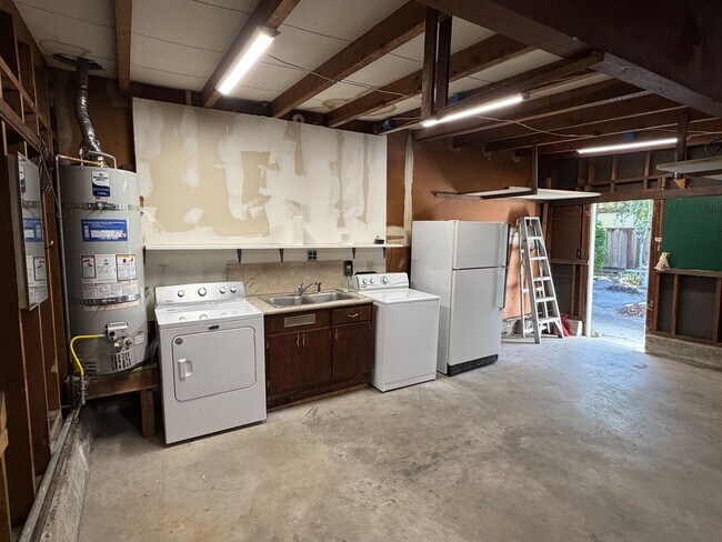Building Photo - 3630 Lupine Ave