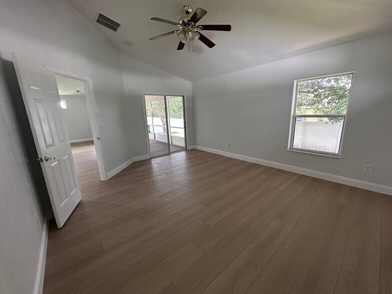 Building Photo - 129 Grey Dapple Way