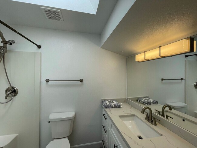 Building Photo - 38019 24th Ct S
