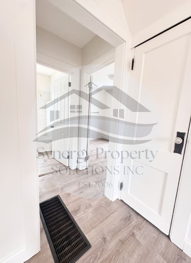 Building Photo - Madison Home Available Now