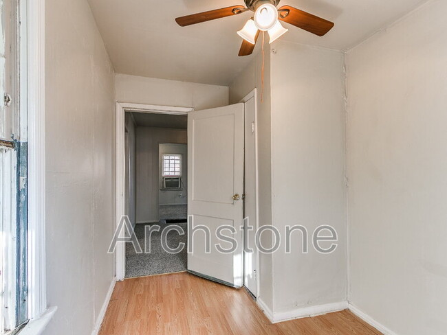 Building Photo - 527 E Boeing Dr