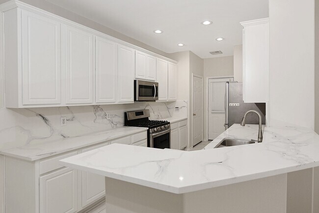Building Photo - 102 Blue Creek Pl