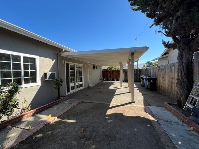 Building Photo - Blacow home for rent! $4000