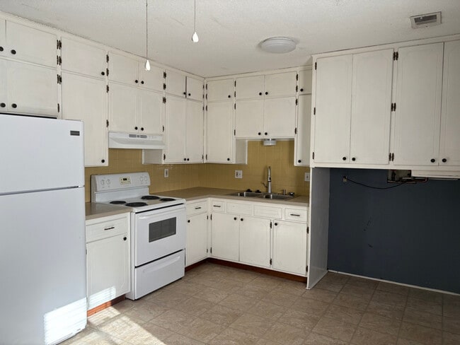 Building Photo - 103 E Brasfield St