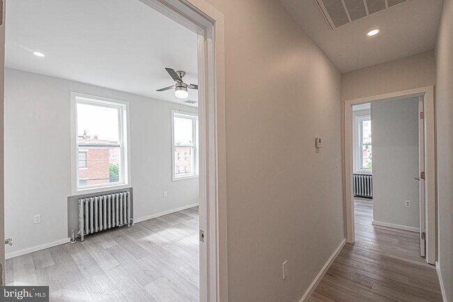 Building Photo - 825 S 12th St