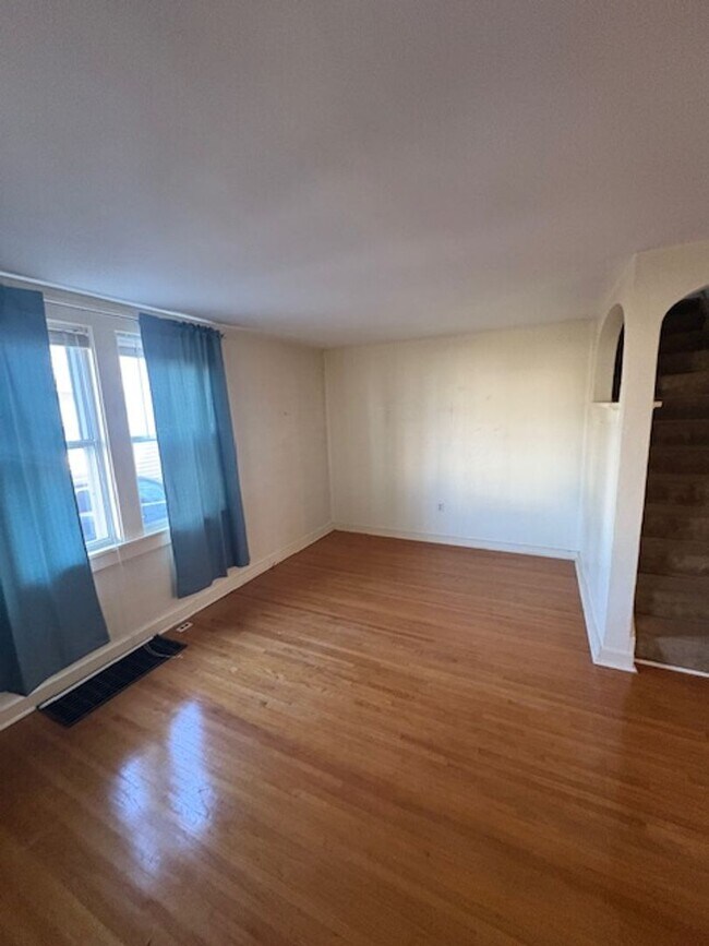 Building Photo - MOVE IN SPECIAL Single Family Home - 3 bed...