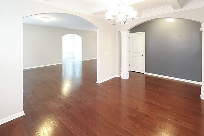 Building Photo - Stunning & Spacious 4 Bedroom Home in Highland Falls Community