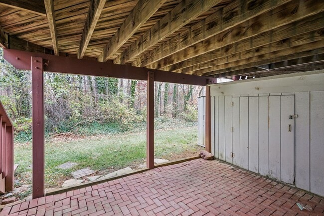 Building Photo - Modern Brick End-Unit Townhome with Stunning Upgrades and Serene Wooded Views