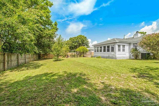 Building Photo - "Charming 3-Bedroom/2 Baths in Navarre - S...