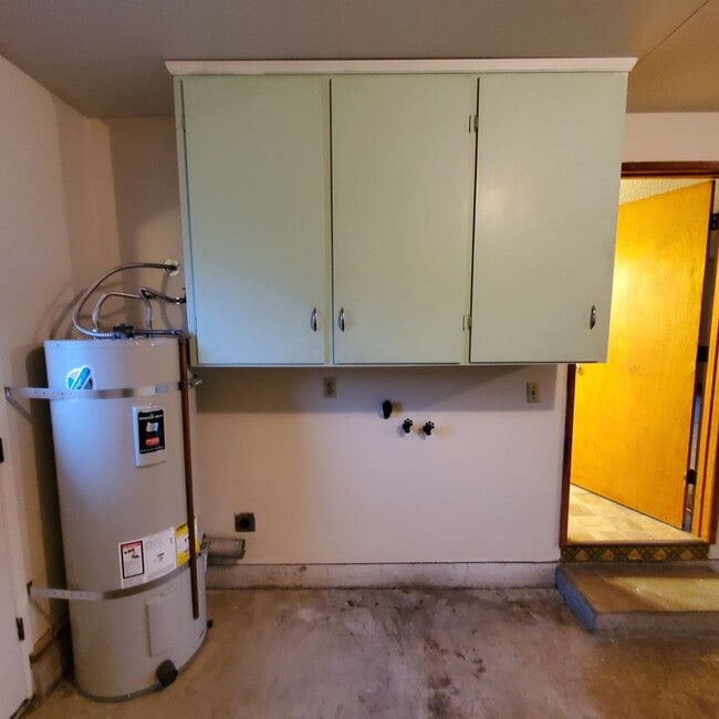 Building Photo - Jefferson Street Duplex