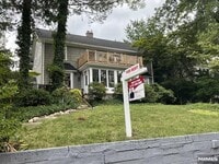 Building Photo - 348 Evergreen Pl