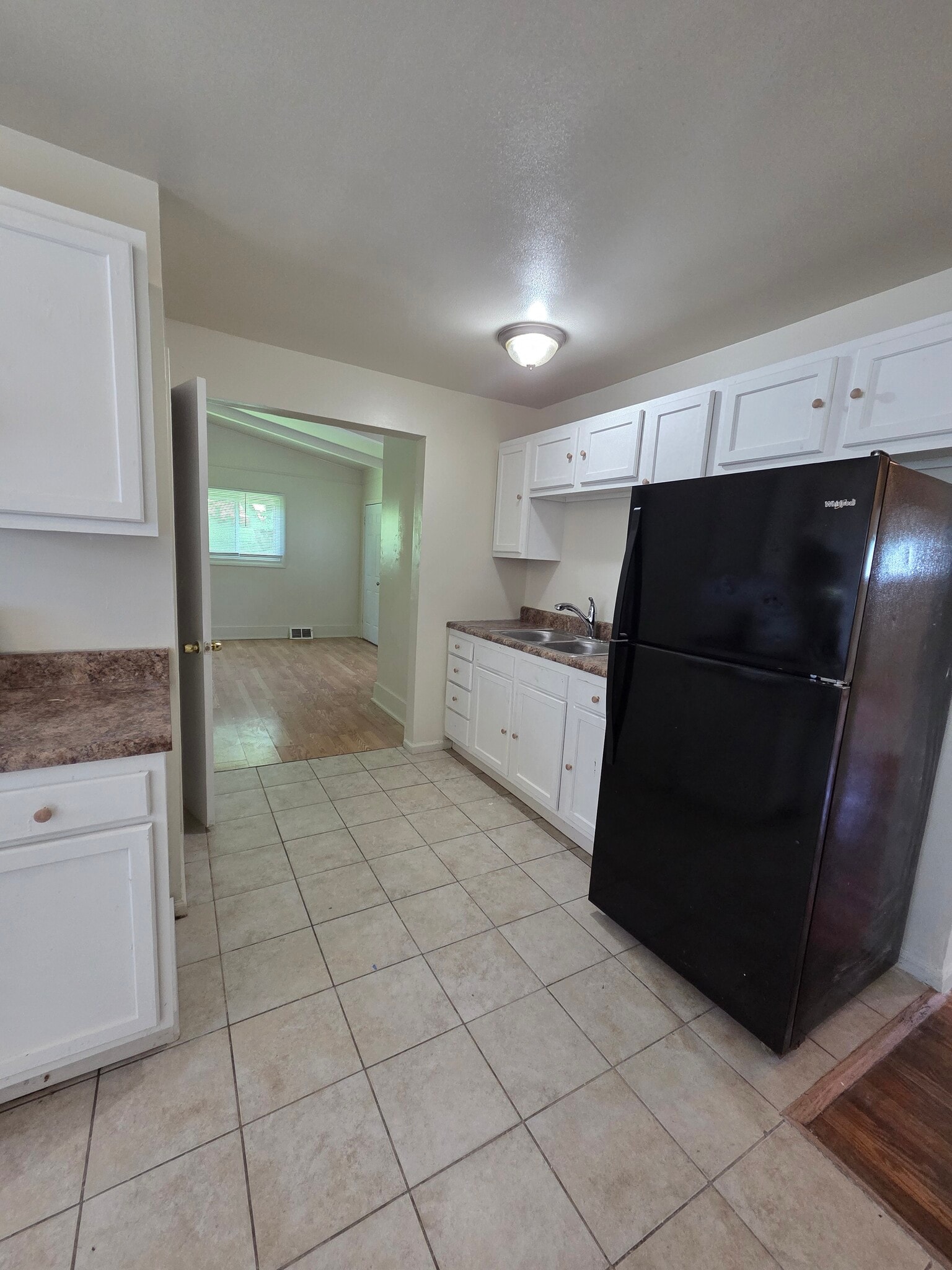 Building Photo - 5614 Sanborn Dr