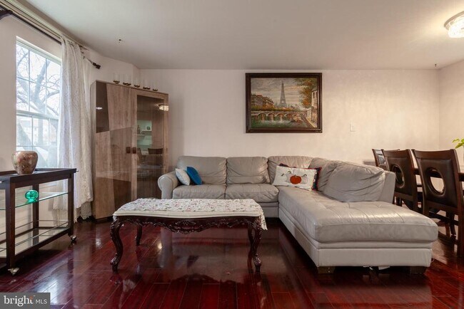 Building Photo - 14624 Monmouth Dr