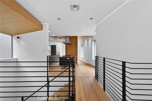Building Photo - 404 Grand