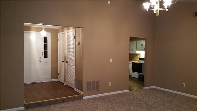 Building Photo - 404 Jon Scott Dr