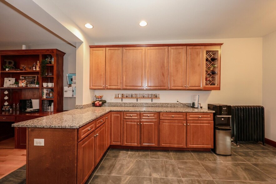 Building Photo - 331 E High St