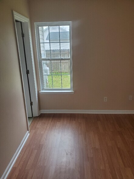 Building Photo - 8100 Webster Ct NE