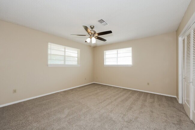 Building Photo - 831 Nature Dr