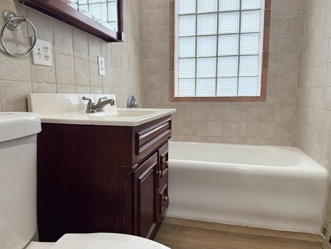 Building Photo - 907 15th St