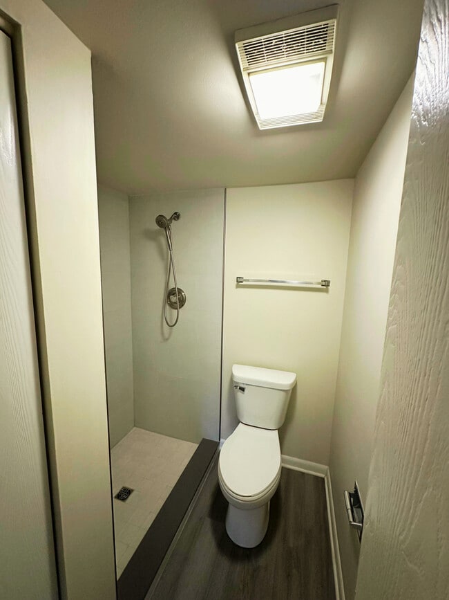 Building Photo - 13635 Lamon Ave